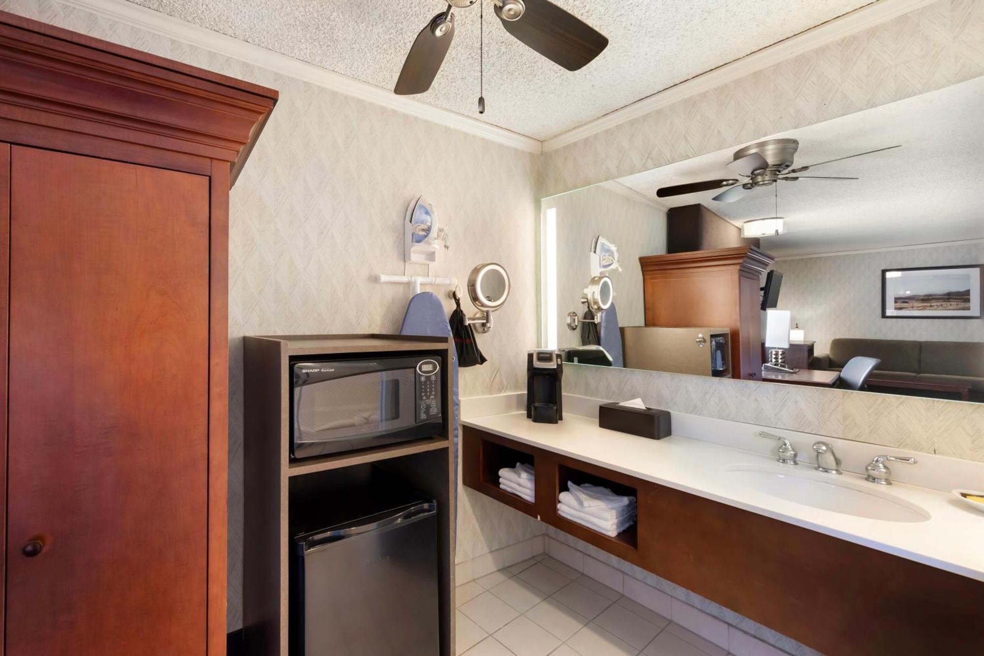 Best Western Plus Black Oak Paso Robles Ruang foto